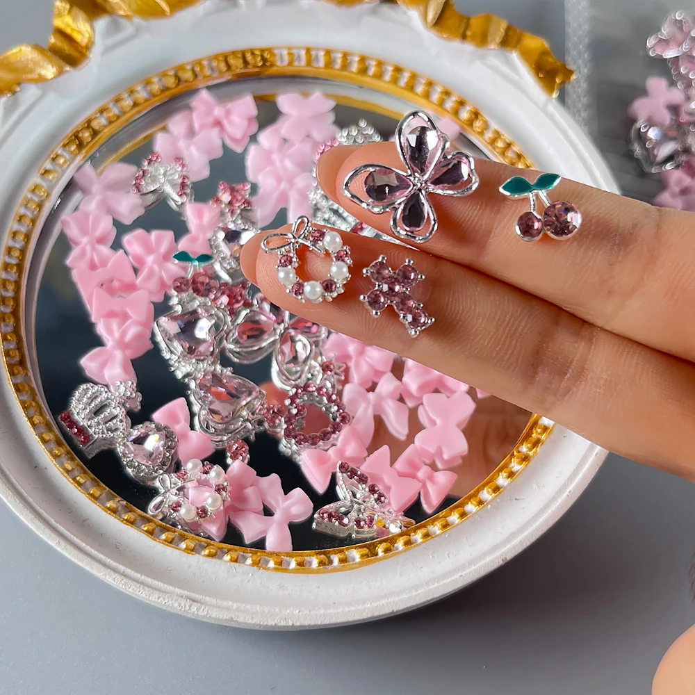 50 Uds. De dijes variados para decoración de uñas con forma de mariposa y diamantes de imitación 3D, lujosa aleación de corazón rosa, diamante/corona de cristal/cruz/lazo
