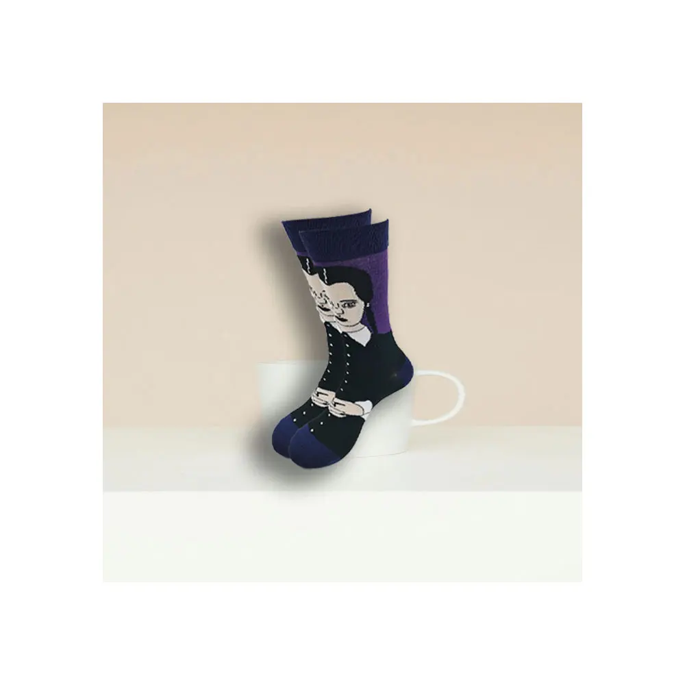 Selling all kinds of cartoon characters with high quality and cheap men's kids socks
