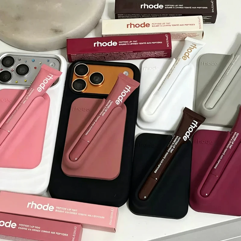 Nuevo Producto Más Vendido para iPhone 17 Air ProMax, Soporte para Lápiz Labial de 12 Colores con Humectante Lipstick Pretzel Sweet Pea