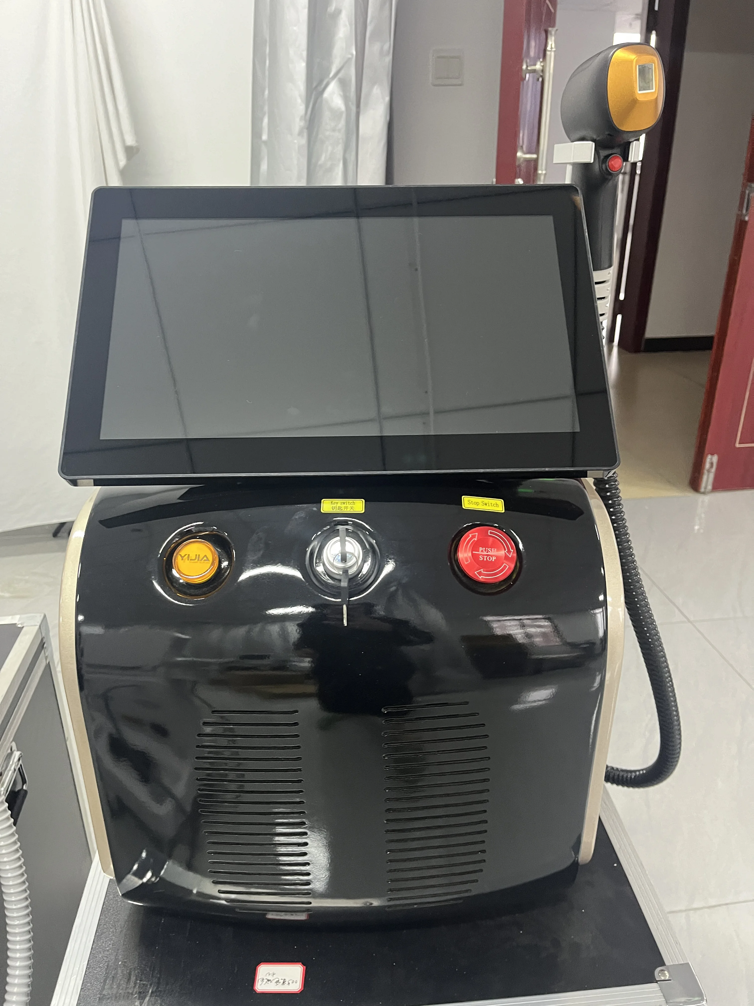 最新のアイスチタン808nmダイオードレーザー脱毛機、3波長 - Industrial Laser Hair Removal Machine のレビューと価格
