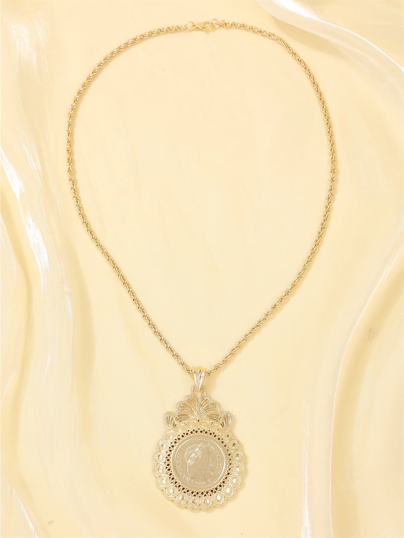 Middle Eastern women's gold-plated pendant Napoleon pattern court retro style, Moroccan women's wedding robe festive accessory
