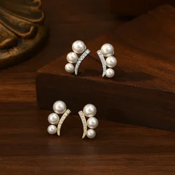 French Style Autumn and Winter New Retro Pearl 925 Silver Needle Niche Design One Line Earrings for Women.
