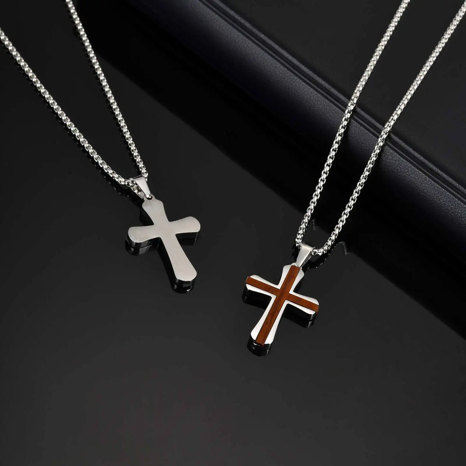 Rote Birne Massivholz Kreuz Halskette für Männer, Silber Farbe Edelstahl Anhänger Halskette, Hip Hop Cool Punk Schmuck Geschenk – Detail 6