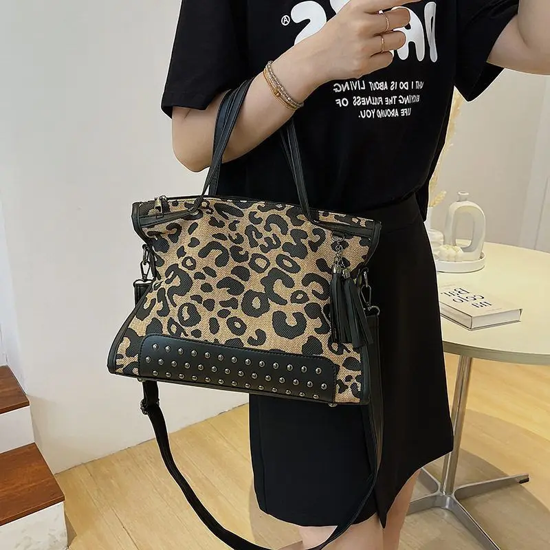 

Faionable Leopard Print Women's Bag Crossbody oulder Bag Commuter Handbag Soft PU Daily Use Medium Size Tote Bag