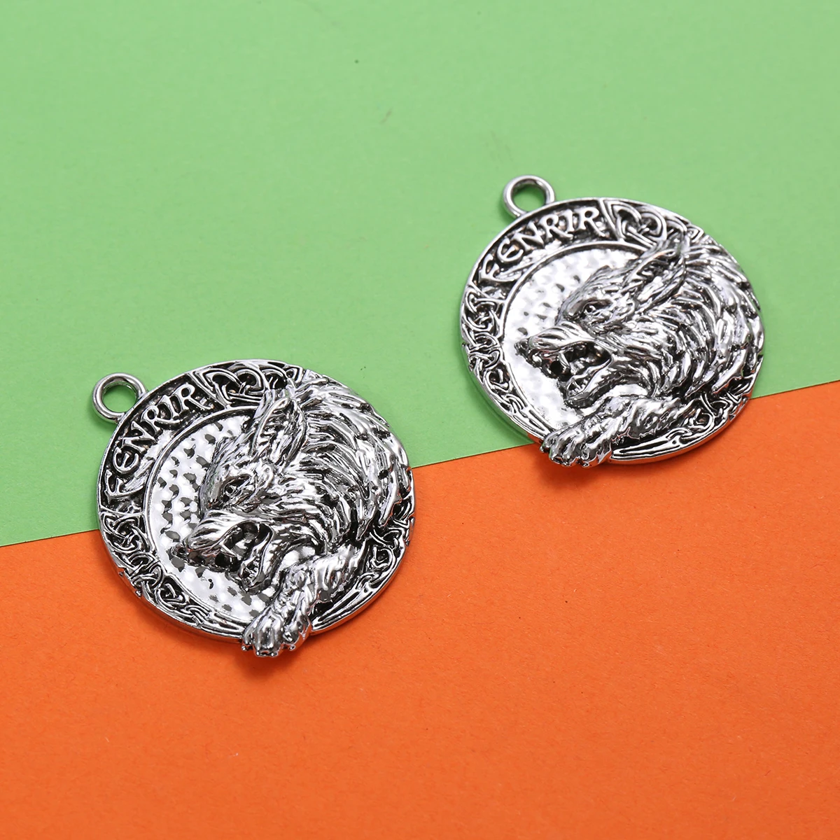 2 Pieces of Round-Shaped Handmade Accessories, Featuring Clear Curly Floral Edges and Hair-Like Textures, Vintage Versatile Design, Suitable for DIY Bracelets, Necklaces, and Earrings, Universal Accessories for Handmade Jewelry Assembly view 2
