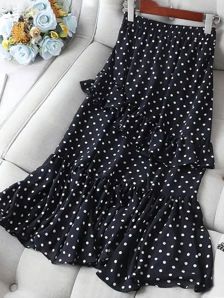 

Black polka dot polka dot ruffle edge pleated skirt, long skirt, looks tall and slim, suitable for daily street dating outfits