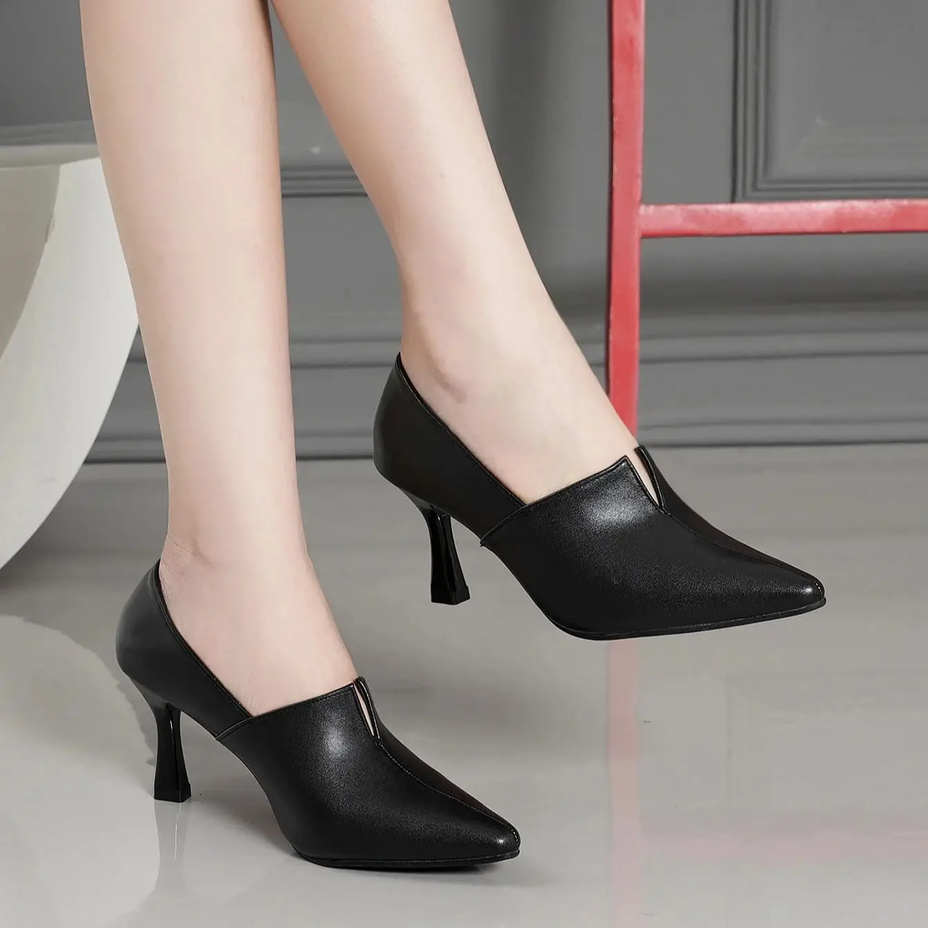 Simple pointed high-heeled fashion deep-mouthed fashion shoes