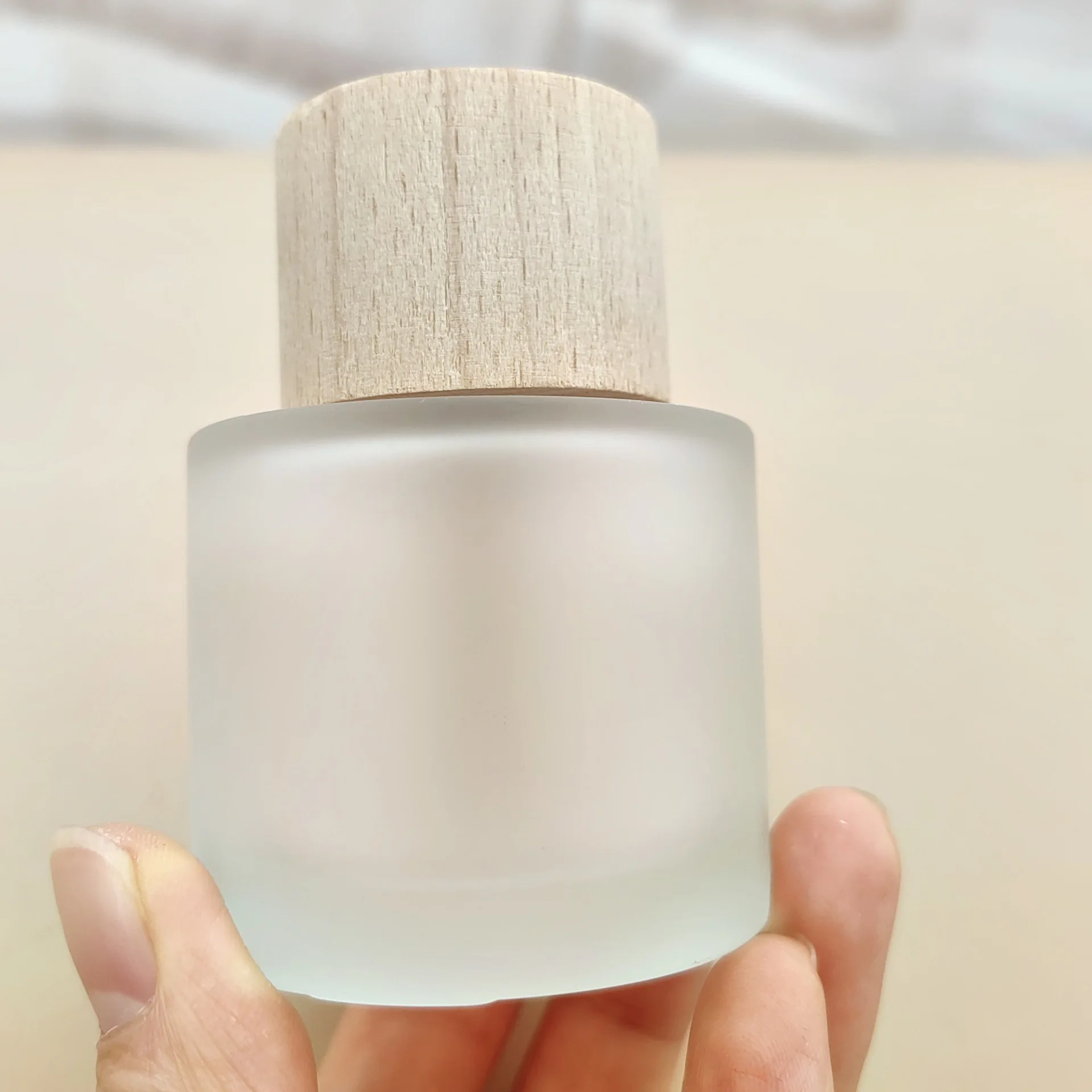 50ml Cylinder Glass Reed Diffuser Bottle Empty Aroma Container with Wooden Ball Cap and Rattan Sticks Home Fragrance Decor