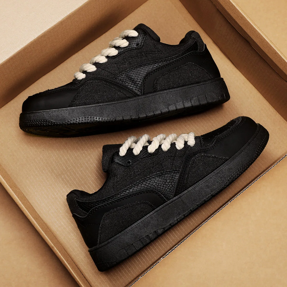 Men's Skateboarding Shoes 2024 New Thick Soled Canvas Shoes Platform Comfortable Breathable Lace Up Student Casual Sports Shoes