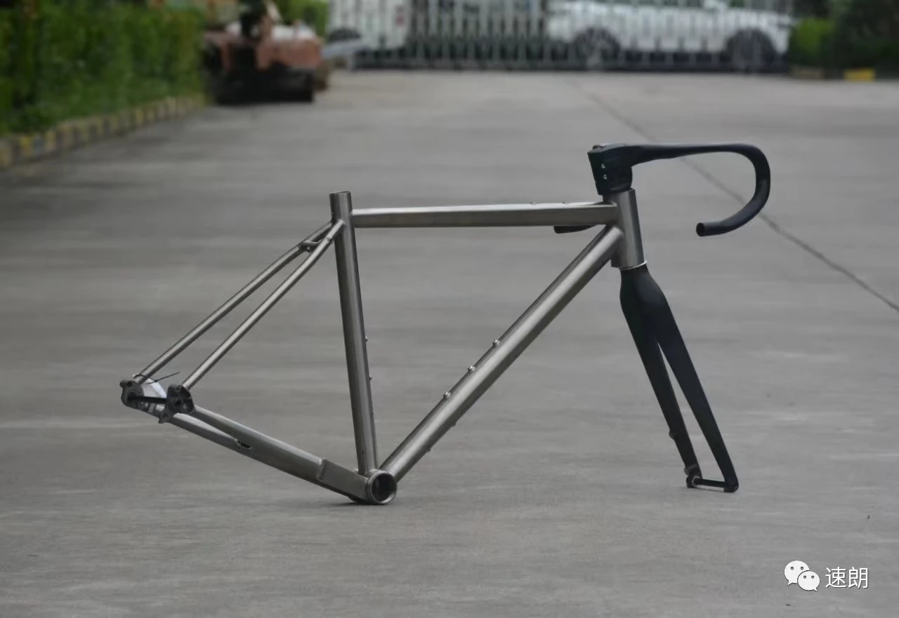 Gr9 Titanium Alloy Road Bicycle Frame with Riding Comfort, Full Internal Cable, Gravel Bike Frame