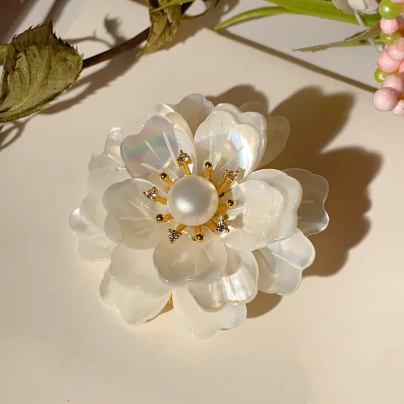 MINWEEN Natural Pearl Shell Flower Brooch Mother Shell Flower Brooch