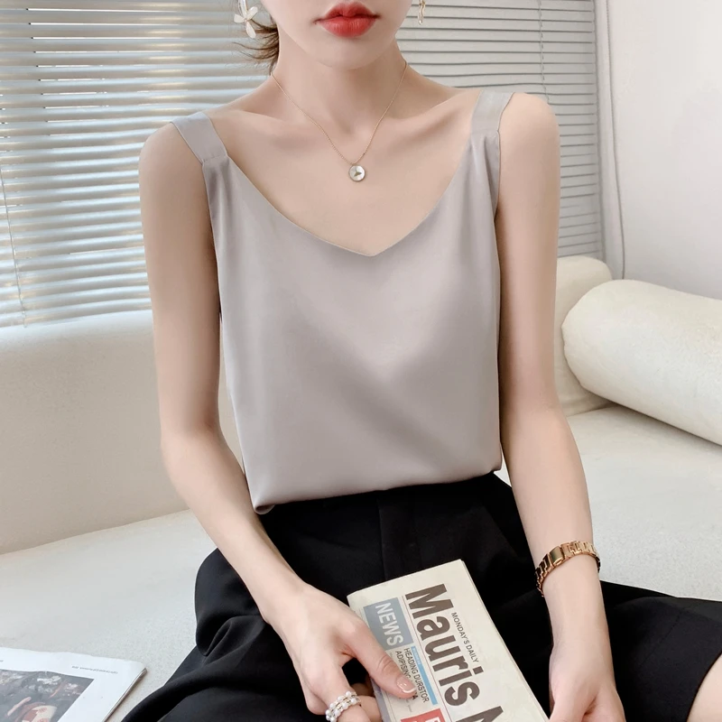 Silk Camisole Ladies Summer Suit Inside V-Neck Satin Bottoming Vest 2022 Thin Loose Sleeveless Sling Silk Tops Small Shirt Trend