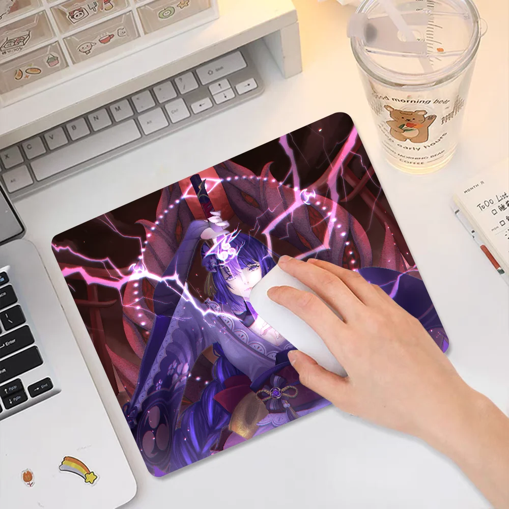 Tapis de souris Raiden Shogun Genshin Impact, tapis de jeu de petite taille RVB avec lumière LED, polymères de bureau, caoutchouc non ald super lisse