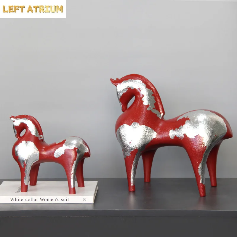 Resin Handicrafts Abstract Horse Figurine Simulation Animal Sculpture Gold Foil Warhorse Decorative Figurines Home Decoration