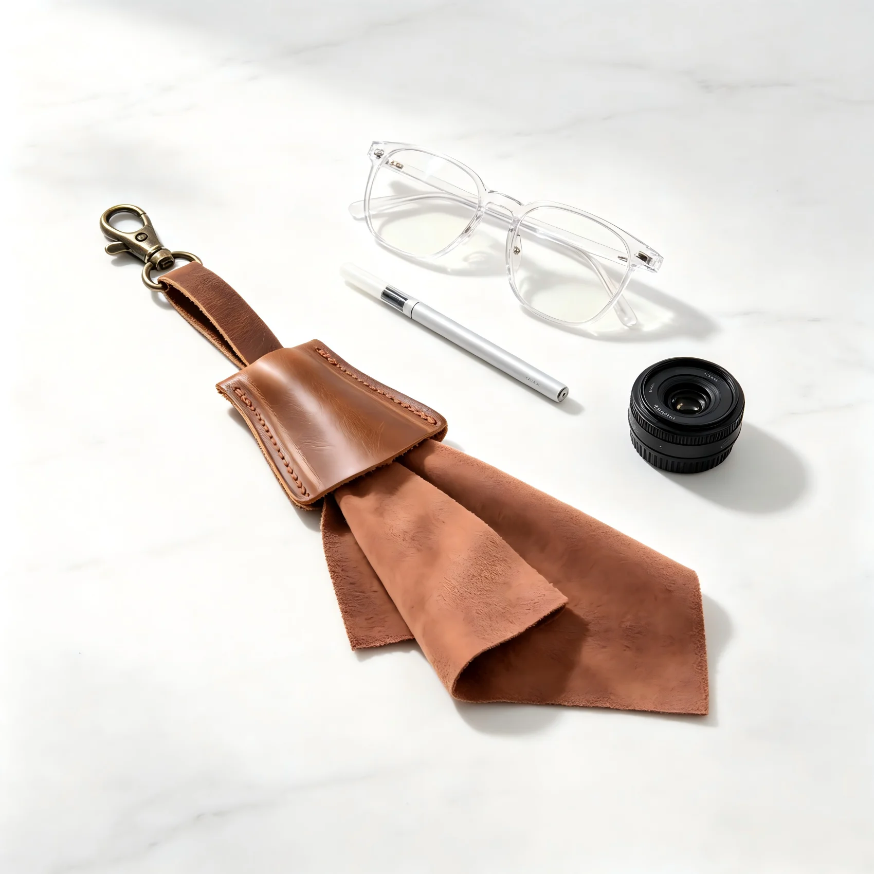 Genuine Leather Lens Cleaner Cloth Keychain Design Soft Microfiber Wipes For Camera Lenses Screens Glasses Cleaning