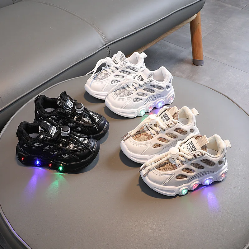 

Children's LED flashing shoes 2025 new model for boys and girls, soft soled non slip sports shoes, luminous casual walking shoes