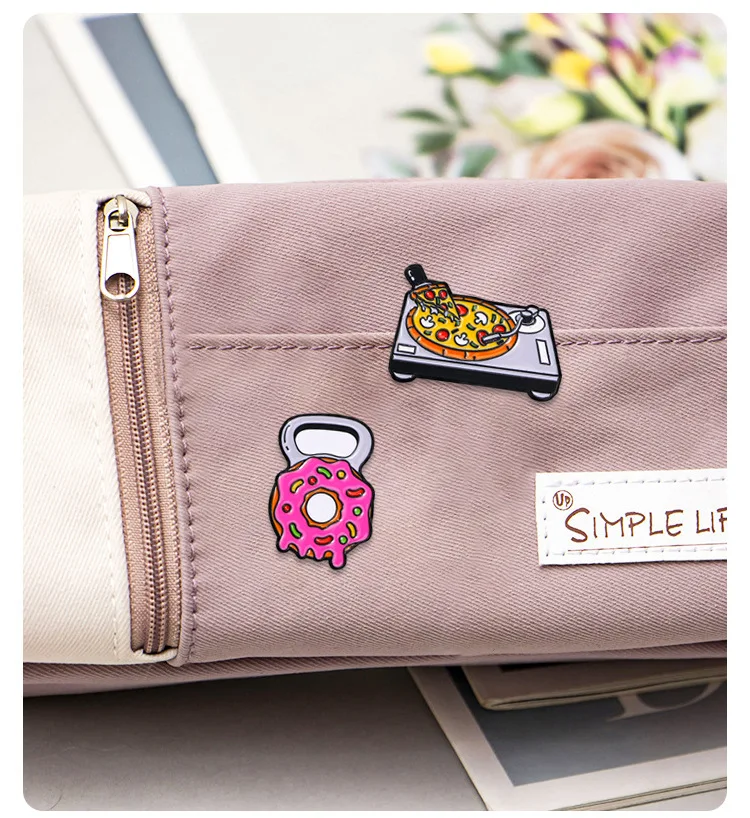 4-piece set of cute food-shaped donuts, pizza, and burgers clothing, hat, backpack, brooch, and badge accessories gift