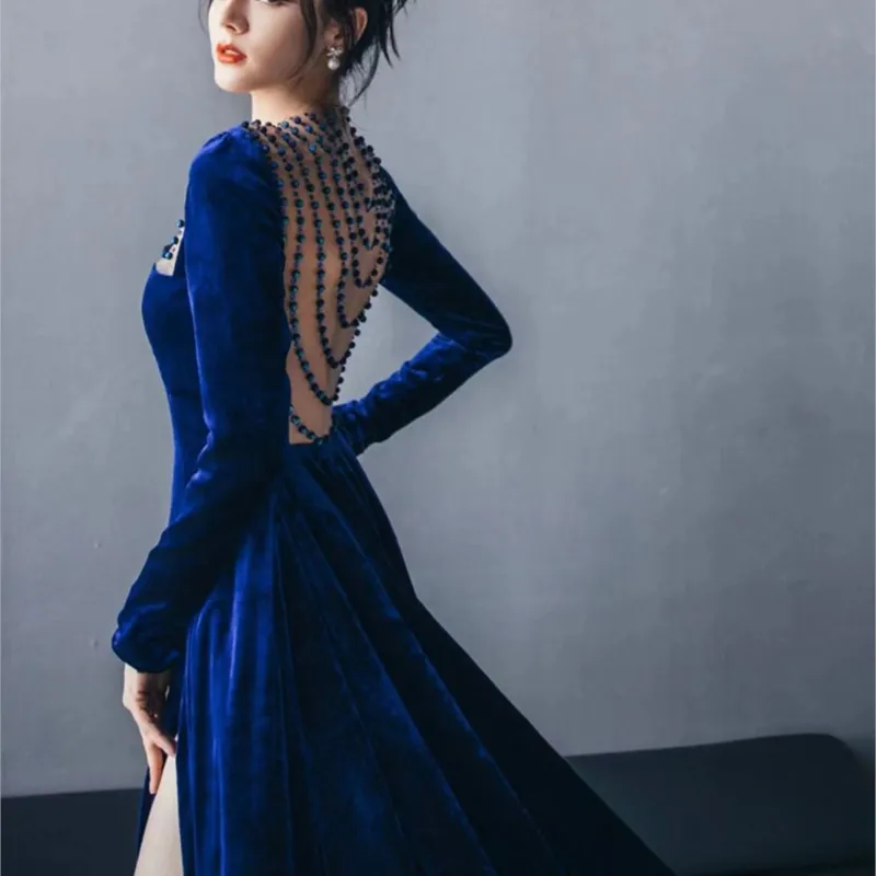 

Blue female light luxury niche hosts heavy industry long-sleeved dress