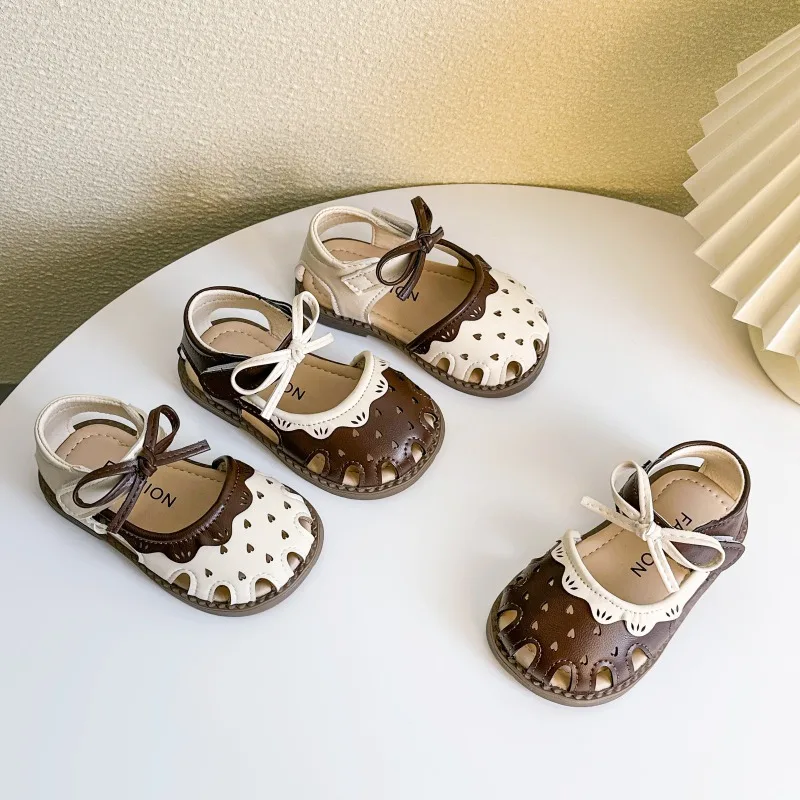 

Детские сандалии с вырезами, пляжные туфли для малышей с простыми бантиками, летние новинки 2026 года, повседневные туфли для девочек-принцесс с мягкой подошвой