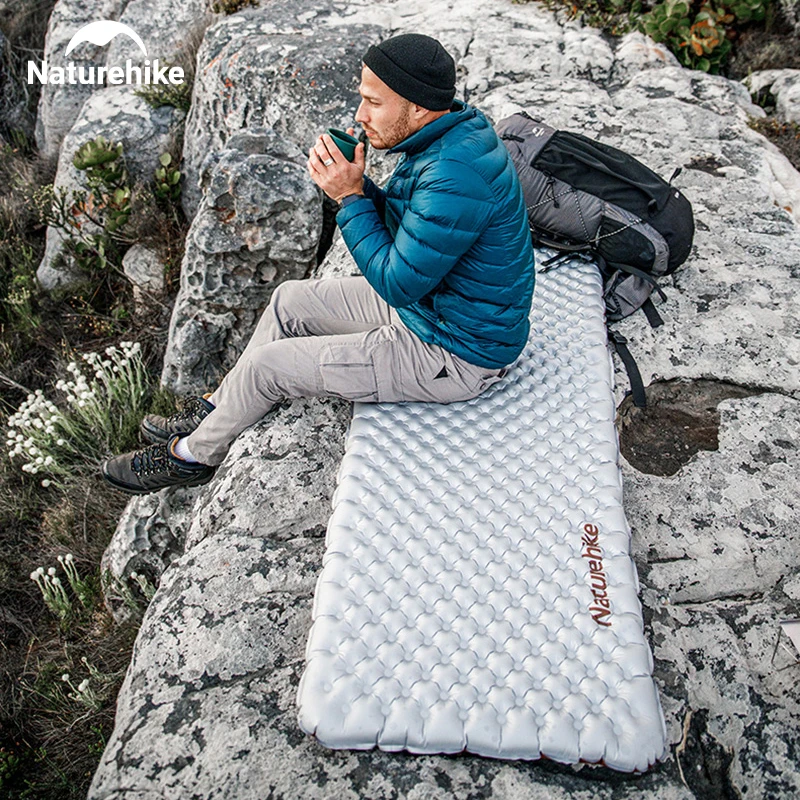 Naturehike acampamento esteira inflável 5.8 alto valor r quente ultraleve almofada de dormir ao ar livre barraca portátil único tapetes à prova de umidade