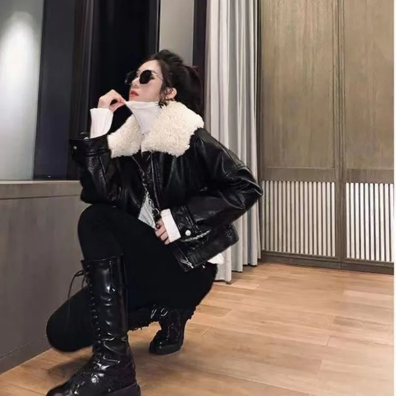 Winter Black Leather Jackets Women Fashion Comfortable Warm Plus Velvet Thicker Vintage Punk Rock Style Cool Elegant Lambswool