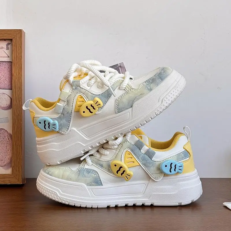 حذاء امرأة عادية إسفين سلة 2025 قباقيب منصة Modis جديد الرياضة الزواحف مريحة لطيف الترفيه أحذية نسائية منصة وزارة الدفاع