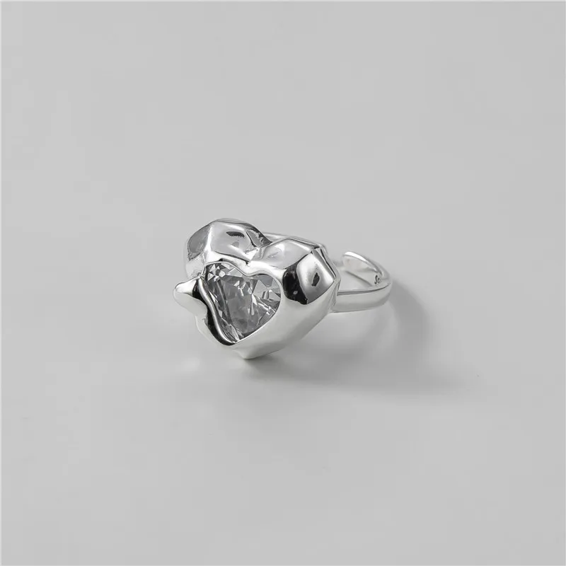 

S925 Sterling Silver Heart Ring with Retro Design Korean Fashion Love Texture for Anniversary with Diamond Main Stone Wholesale