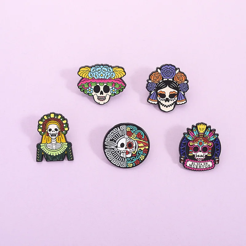 الكرتون أنيمي دبابيس معدنية الفن الجمجمة التلبيب دبابيس أبل سيارة الرجل البري السحر الحيوان فراشة القمر العنكبوت شارة مجوهرات هدية #6