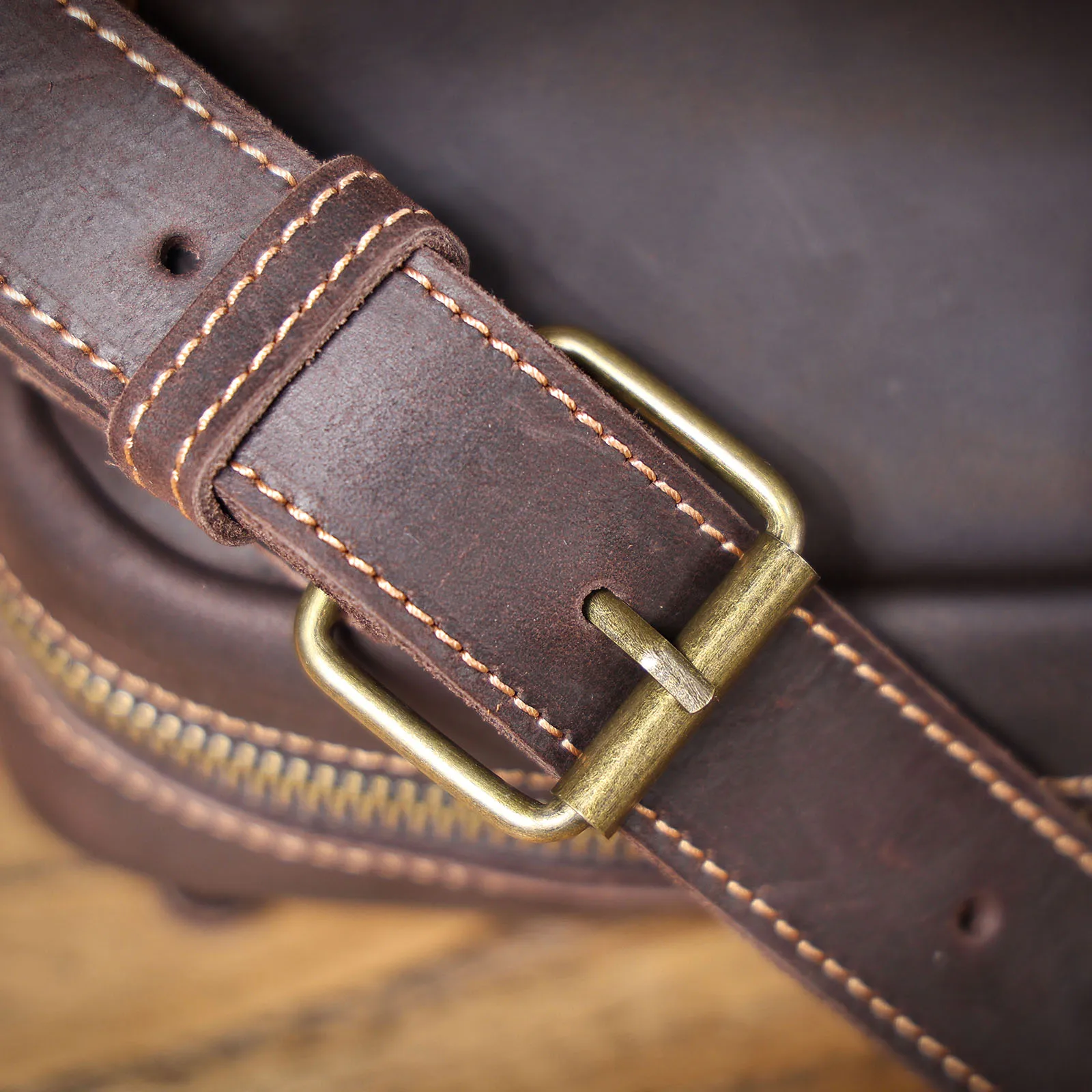 S.WORKER Vollnarbenleder Herren-Umhängetasche Vintage Crossbody Sling Bag für Männer – Detail 13