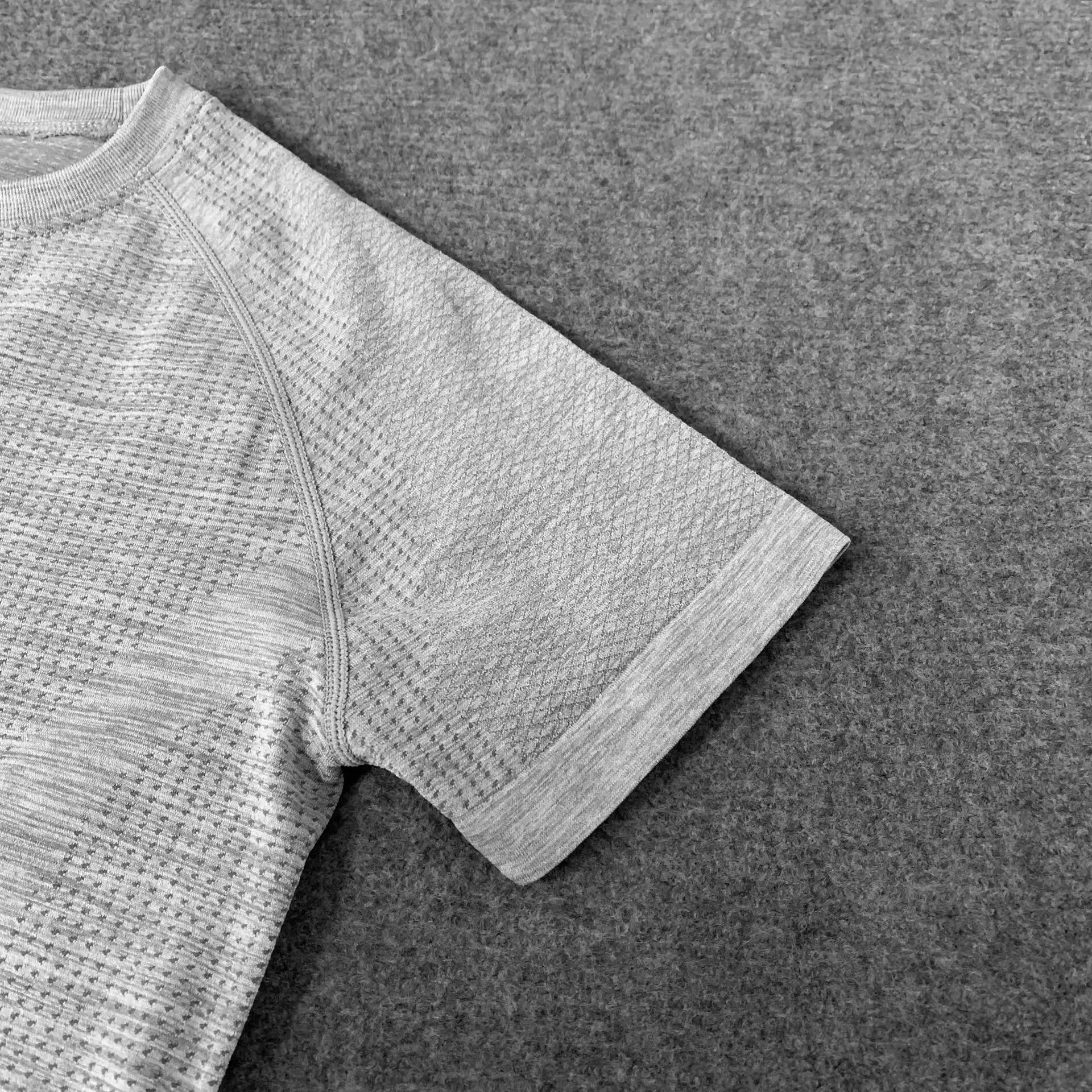 Schnelltrocknendes Fitness-T-Shirt für Herren, Slim-Fit-Muskel-Gym-T-Shirt, dehnbares Kompressions-Top für den Sporttraining – Detail 21