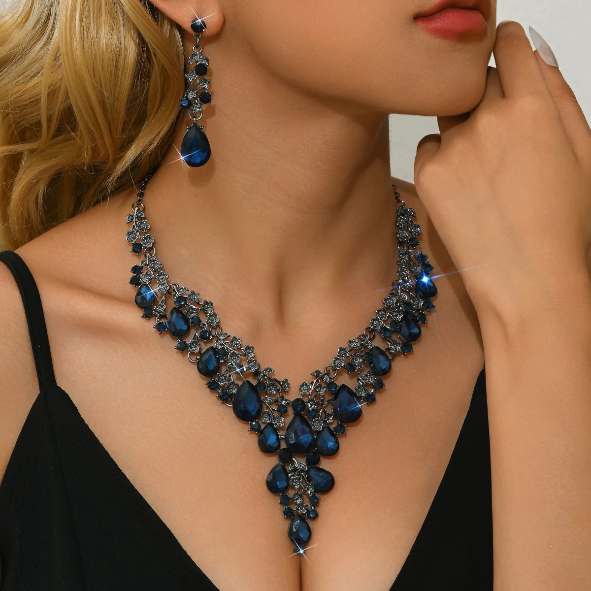 Edles Brautkleid mit Diamantbesatz, Prunkvolle Halskette, Ohrring-Set, Beliebtes Geschenk-Accessoire für Mädchen – Detail 16