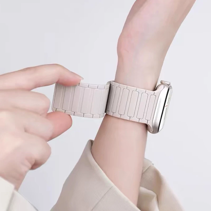 Correa magnética de silicona para Apple Watch Band 49mm 45mm 44mm 42 41 40mm 46mm pulsera deportiva iWatch Series 10 9 8 7 6 5 4 SE Ultra