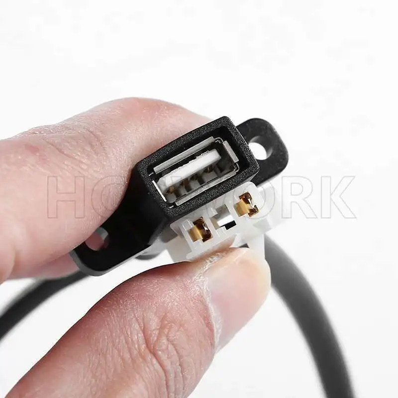 أجزاء الدراجة النارية الأصلية شاحن USB للهاتف المحمول لـ Wuyang-honda Cb190x