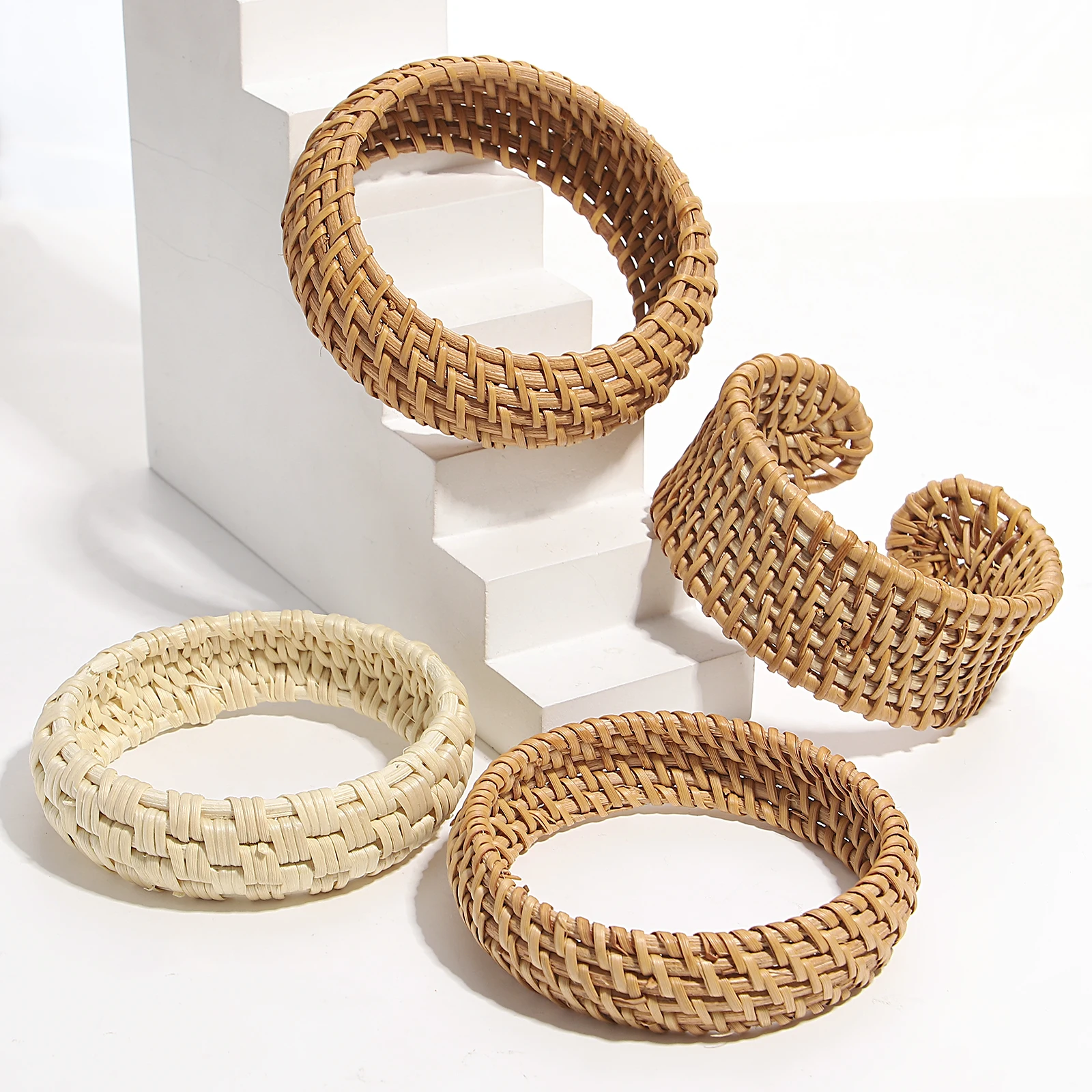 Lifefontier Handmade Wide Rattan Knit Bangles Bracelet For Women New Ethnic Straw Wicker Braided Round Beach Bracelet Jewelry