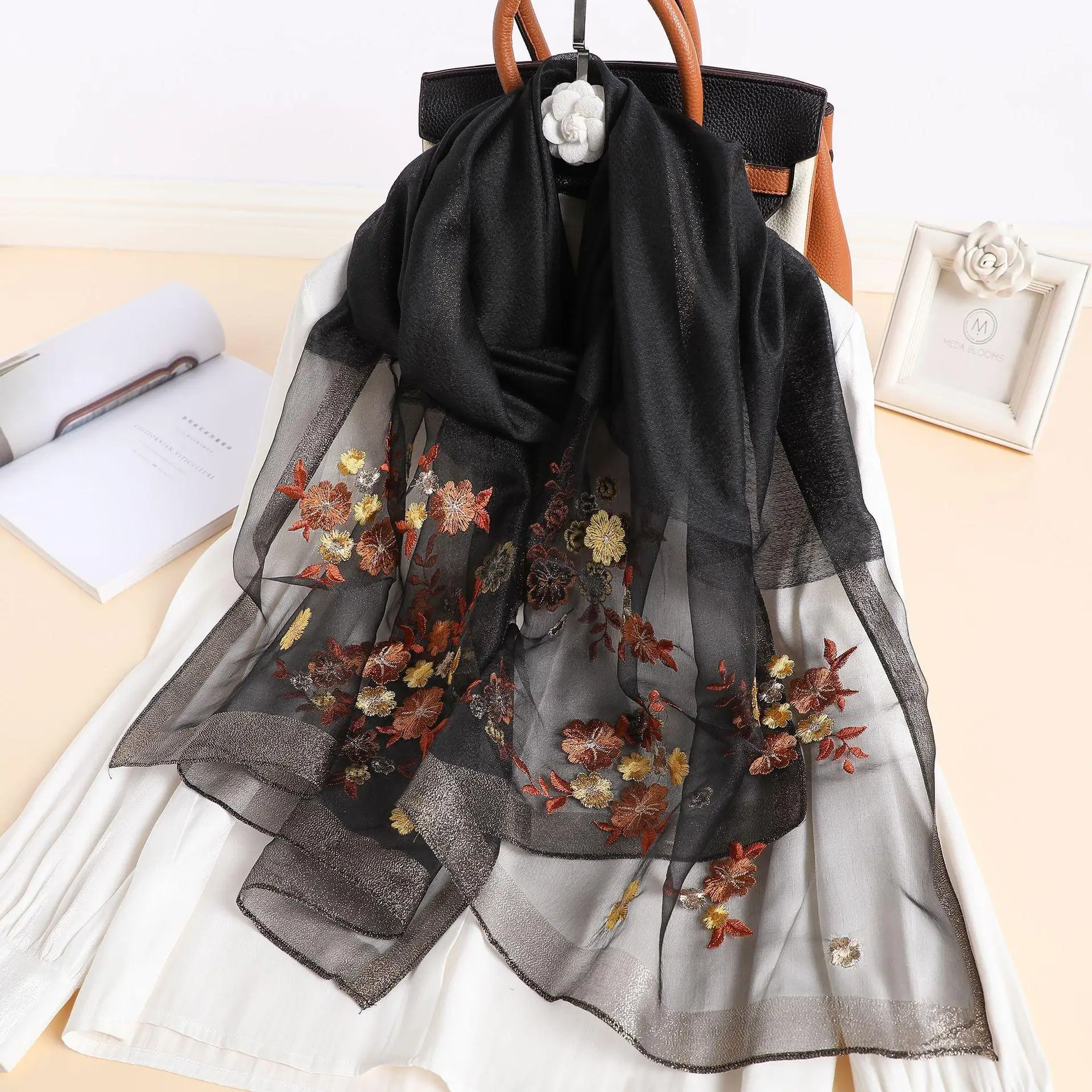 الحرير النساء وشاح شالات الصوف سيدة يلتف Bufanda الأزهار الباشمينا التطريز الأوشحة بالجملة الحجاب الصلبة طويلة الإناث باندانا