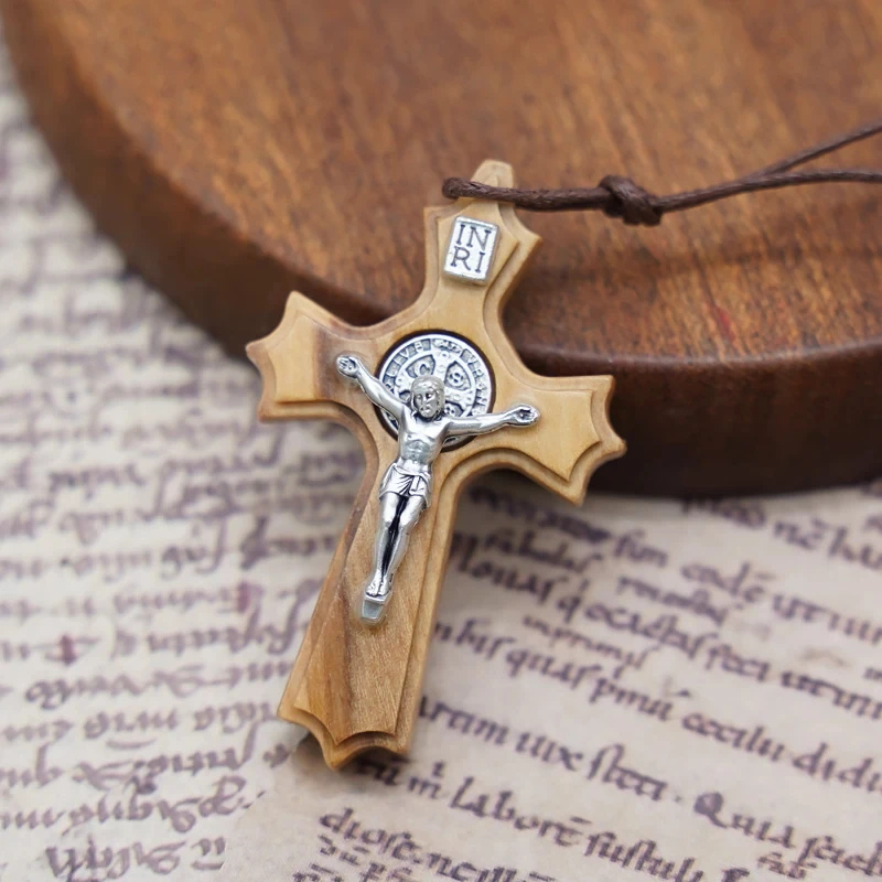 

Catholic Benedictine Olive Wood Cross Necklace Handmade 4.8cm Cross Jesue Pendant with Rope Chain Fashion Jewely for Men Woman