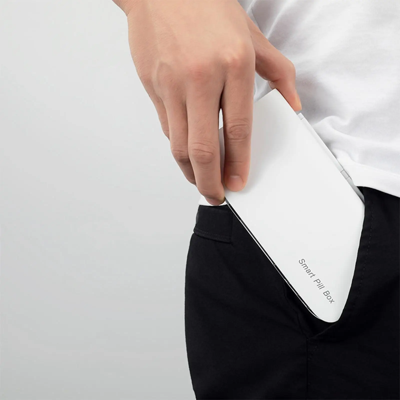 Electronic Pill Dispenser Remind to 7 Times A Day Vibrating Box for Vitamins