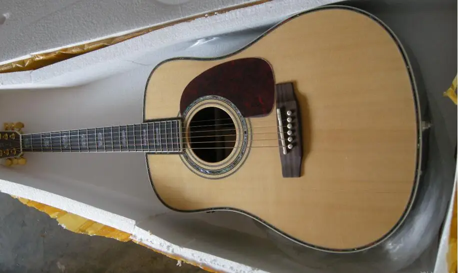 Fábrica de guitarras de China personalizada 100% nueva guitarra acústica estilo D superior sólido de abeto natural con pastilla EQ en stock 8YUE31
