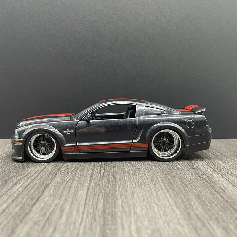 1:24 Ford Mustang Shelby GT500 KR Alloy Sports Car Model Diecast Metal Racing Car Model High Simulation Collection Kids Toy Gift