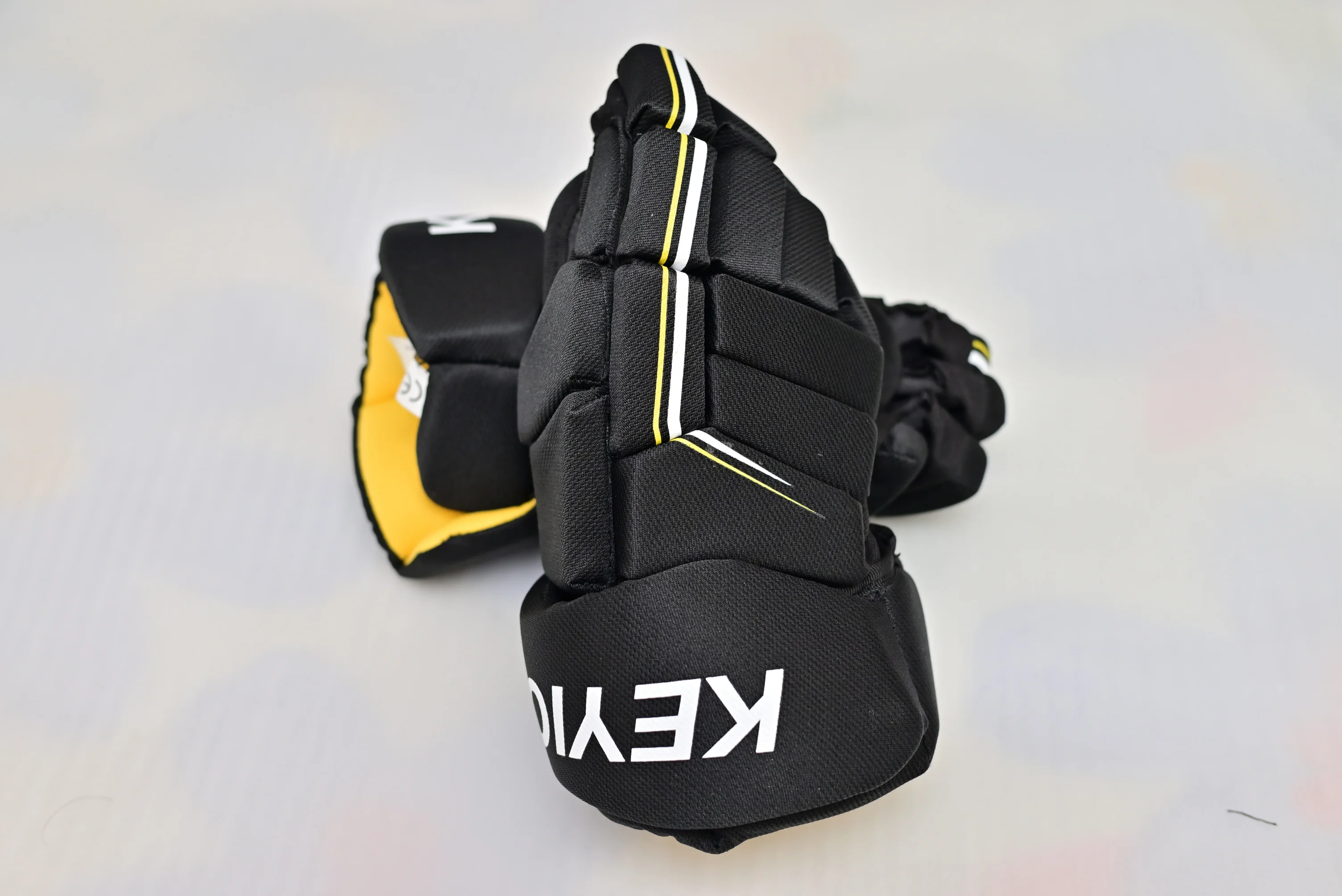 Thumbnail 2 - #4 Top Hockey Gloves Picks for Every Budget