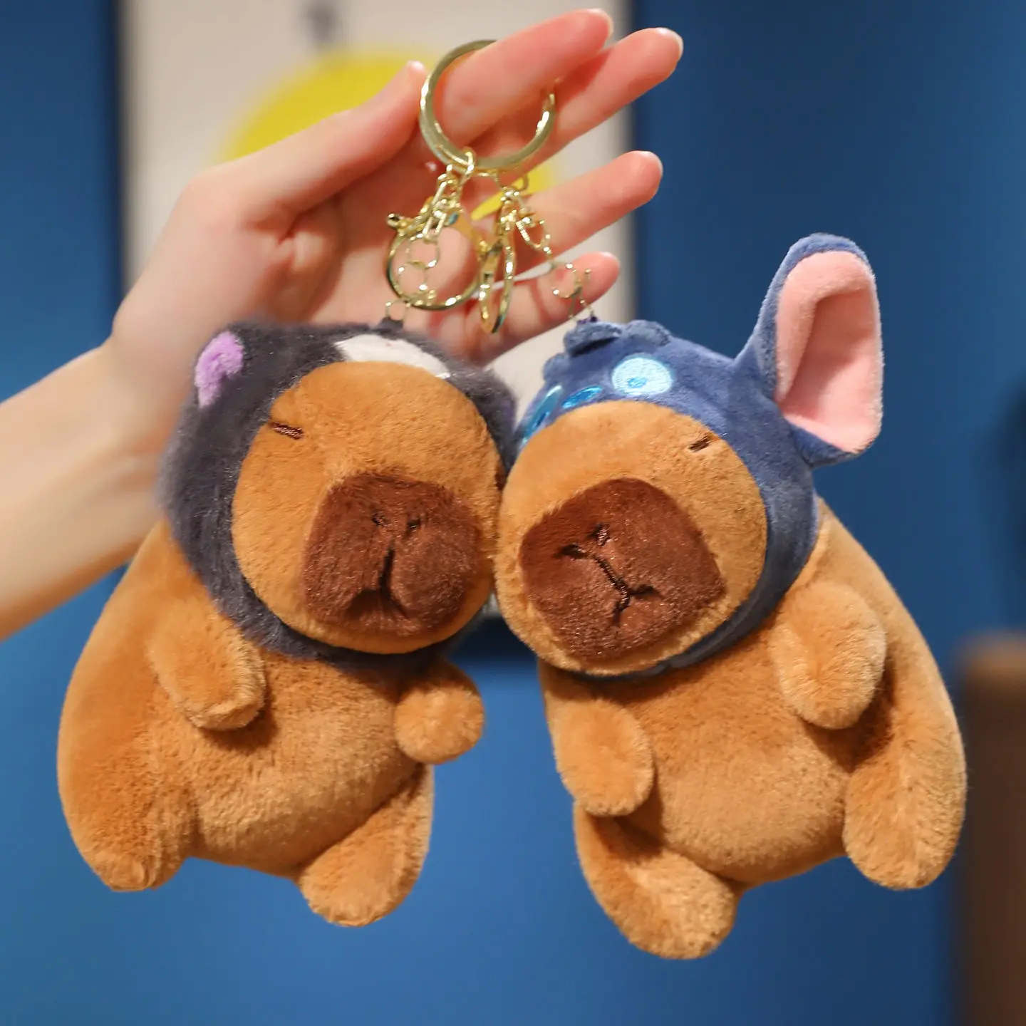 น่ารัก Capybara ตุ๊กตาของเล่นตุ๊กตา Capybara กับหมวกตุ๊กตา Capybara พวงกุญแจจี้ขนาดเล็กเด็กวันเกิด Xmas ของขวัญ