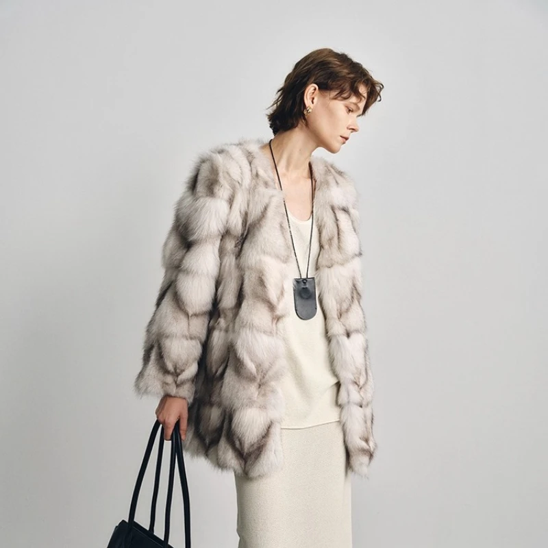معطف YOLANFAIRY للخريف والشتاء مستورد بالكامل من فرو الثعلب الحقيقي ورقبة على شكل حرف v وأكمام طويلة معطف فرو على طراز التنقل معطف شوبانا نسائية 2025