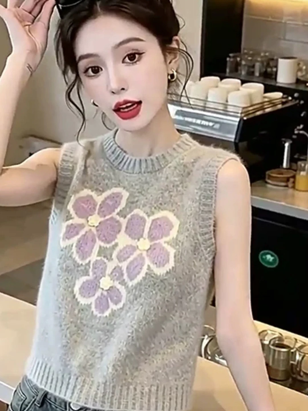 Fashionable Design Base Shirt Spring Autumn Soft Floral Embroidery Knitted Vest round Neck Women's Top Stylish Underwear