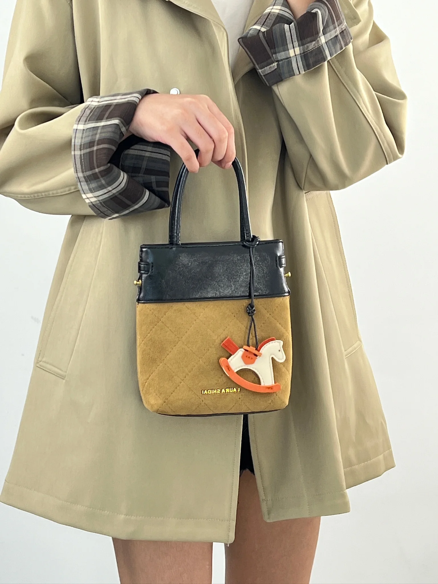 

Women's Small Size Genuine Leather Handbag Fashionable Single Strap Shoulder Bag Stylish Accessory for Ladies