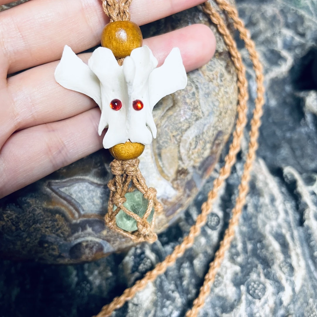 

3158 Fox Spinal Bone Crystal Pendant Necklace Handmade Original Design Unique Jewelry for Men Women Daily Wear Special Occasions