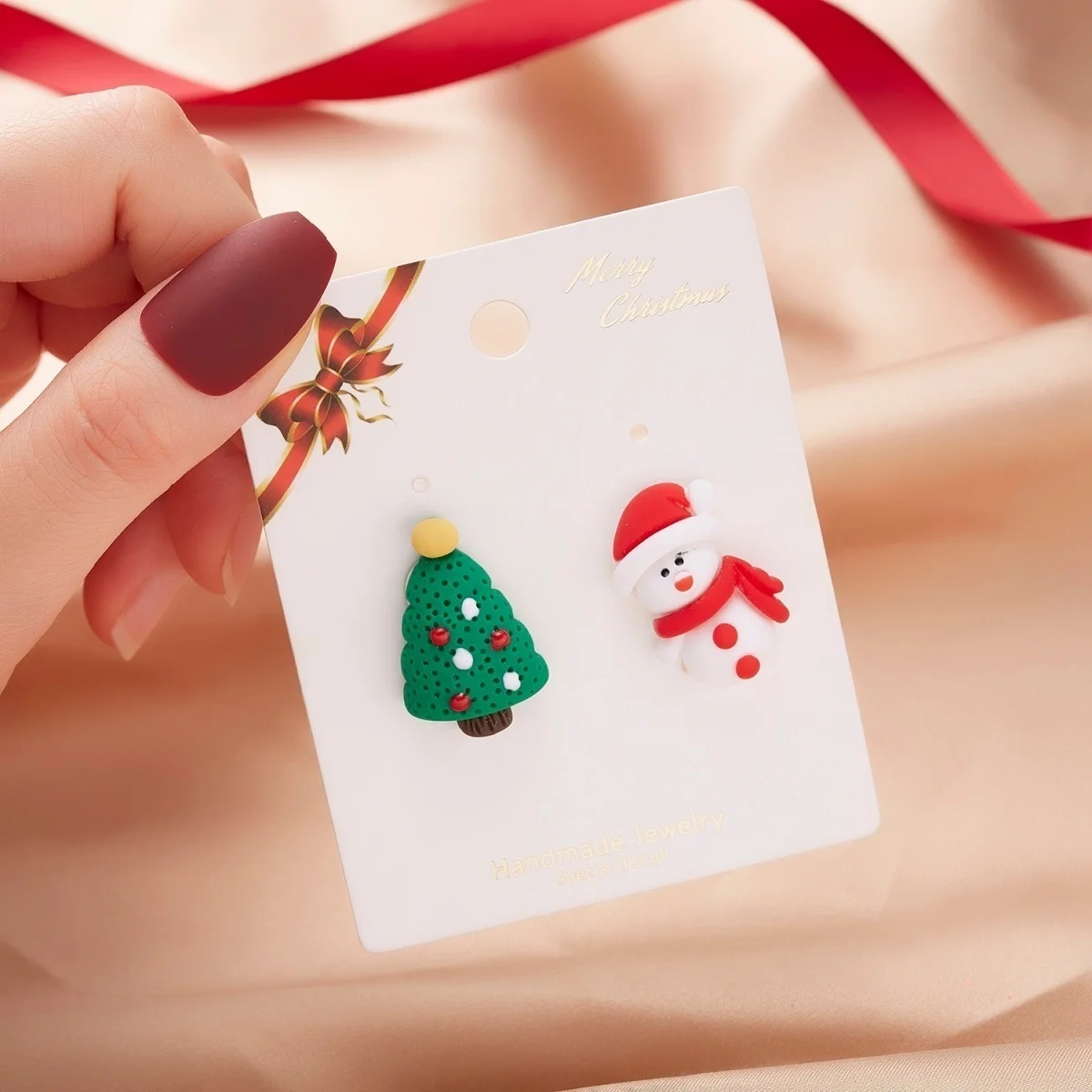Modische Ohrstecker aus weichem Ton mit Weihnachtsmann-Motiv für Damen, exquisite Weihnachtsmann-Ohrringe aus Kunstharz, Neujahrsparty-Schmuck – Detail 27