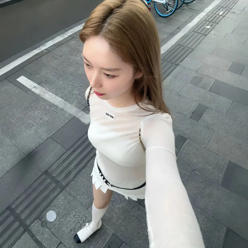 

Long-Sleeved T-Shirt for Women Slim-Fit Style Similar to Zhang Yuanying Inner Cotton Top for Autumn Winter