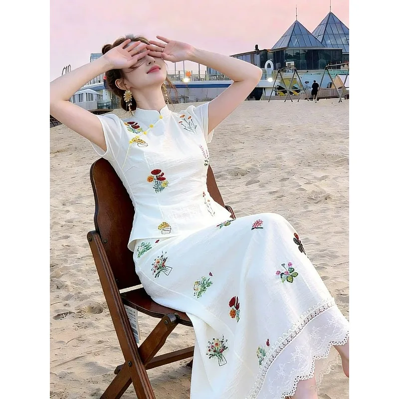 A New Summer Outfit for Rich Girl Featuring New Chinese-style Embroidered Short-sleeved Top and Skirt Women Fashion Personality