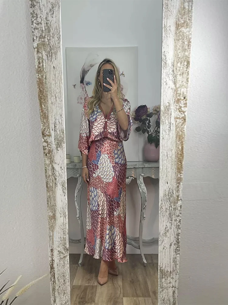 Summer and Autumn Stylish Color Blocked Maxi Skirt with Casual Short-Sleeved Blouse Perfect for Beach and Everyday Wear