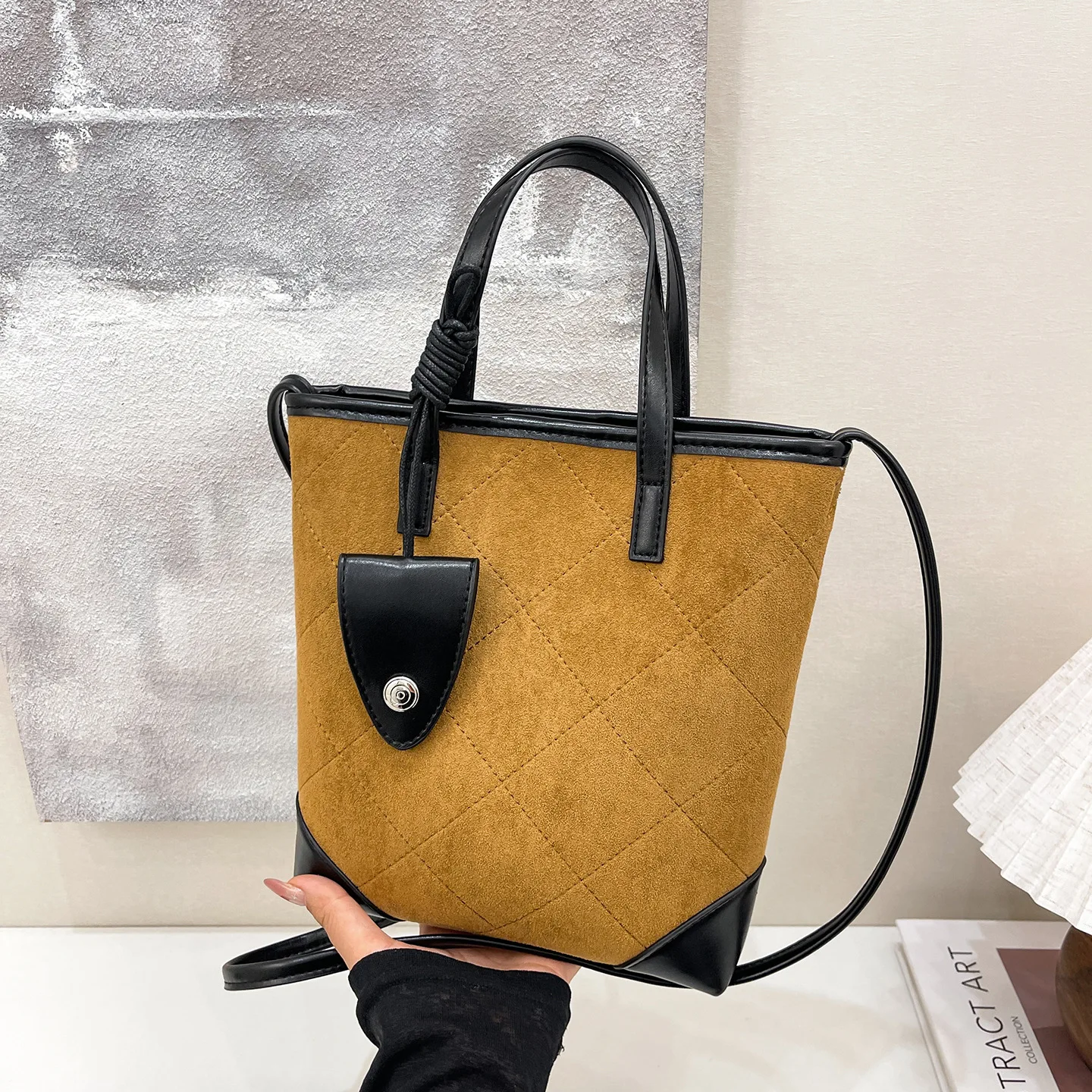 

Frosted Portable Bucket Bag Women's 2025 New Fashion Diamond Shoulder Bag Premium Messenger Bag